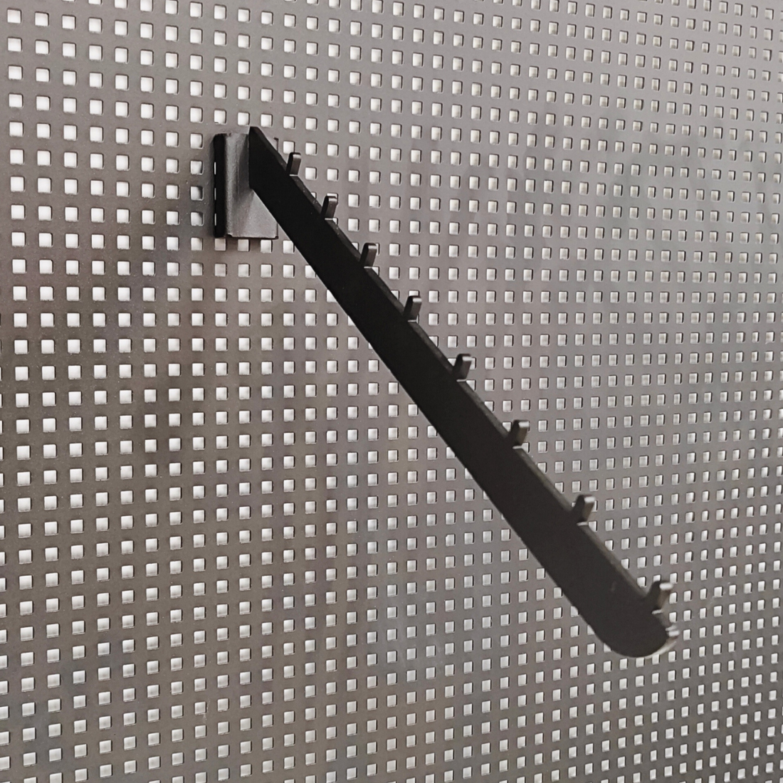 Κεκλιμένη κρέμαση για διάτρητη λαμαρίνα