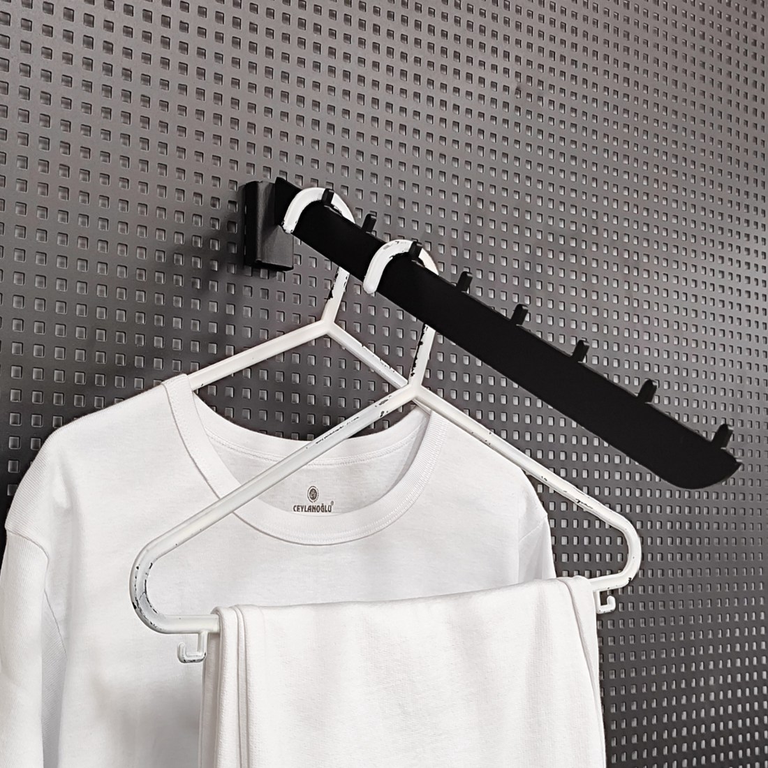 Κεκλιμένη κρέμαση για διάτρητη λαμαρίνα