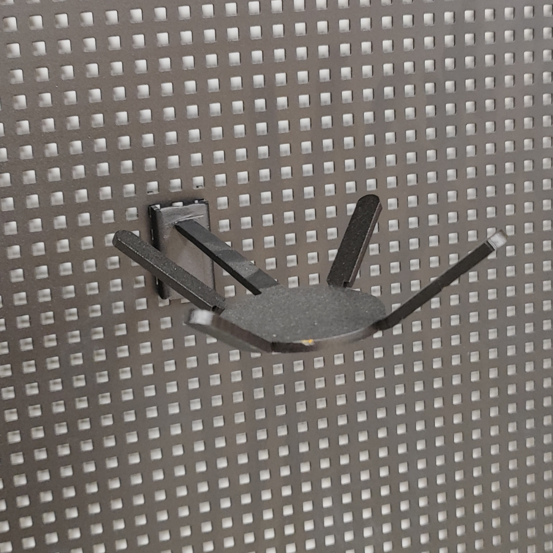 Στήριγμα μπάλας για διάτρητη λαμαρίνα